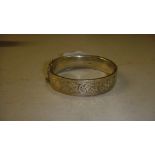 Engraved silver bangle 1929 ? Chester 18 g