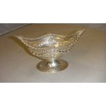 Good quality silver bonbonier of Neo Classical form decorated with swags and garlands London 1913