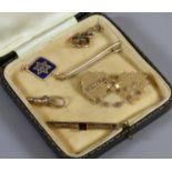 A quantity of 9ct gold jewellery; Victorian Mizpah brooch, golf club bar brooch with seed pearl,