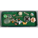 A tray of vintage jewellery including Celtic style brooch,