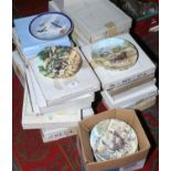 A quantity of boxed and loose cabinet plates to include Wedgwood, Royal Doulton etc.
