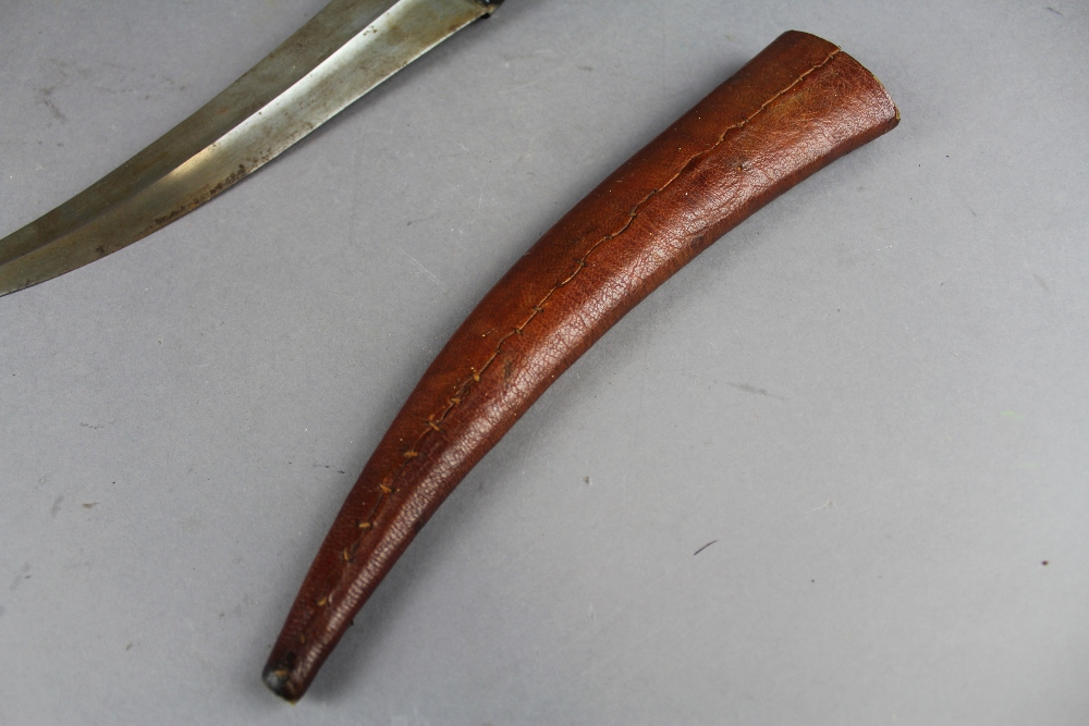 Eastern Jambiya possibly Red sea area. Having horn handle and 25.5cm curved blade. Held within - Bild 5 aus 5