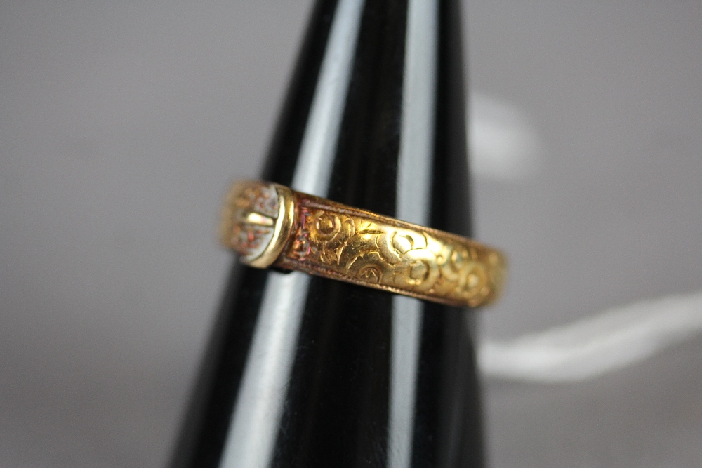 Victorian 18ct gold buckle ring