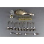 Silver teaspoons, salt spoon, silver backed brushes