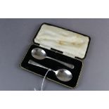 Pair of George V silver teaspoons Sheffield 1932 (cased)