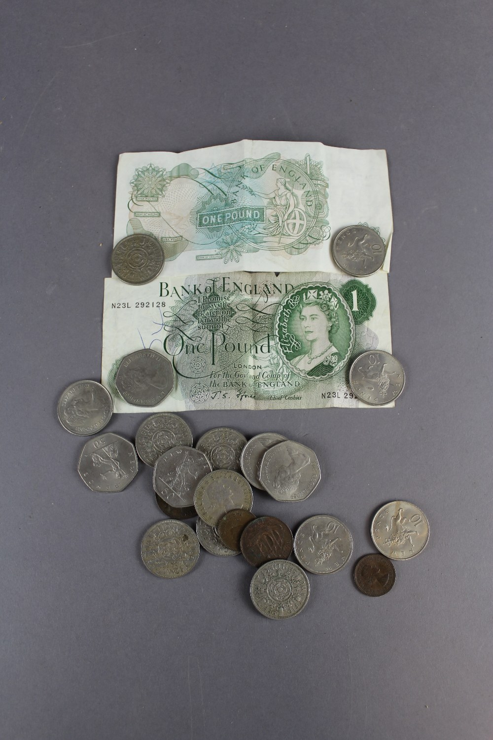 Quantity of coinage & bank note