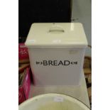 Enamelled bread bin