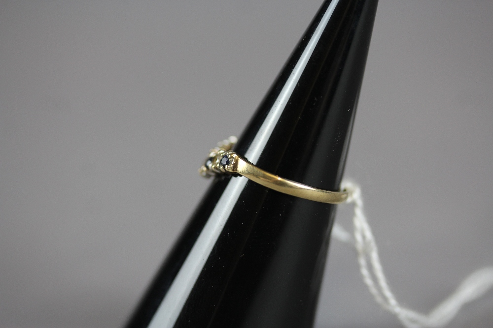 9ct gold and sapphire V shaped ring, size L - Image 2 of 2