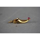 18ct gold & ruby boot charm (1gram) & 9ct gold chain (4grams)