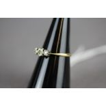 18ct gold & Plat 3 stone diamond ring 2 grams