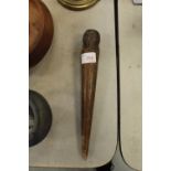 An 18th Century carved wood Sailor's Fidd, with head terminal, 28cm long. Chipped to end, some