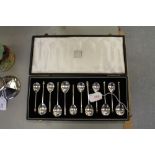 Set of 12 silver Apostle/Seal top spoons, London 1977, w. 84g (cased)