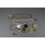 Box of jewellery - Monet Chain, Bracelet & Pearls