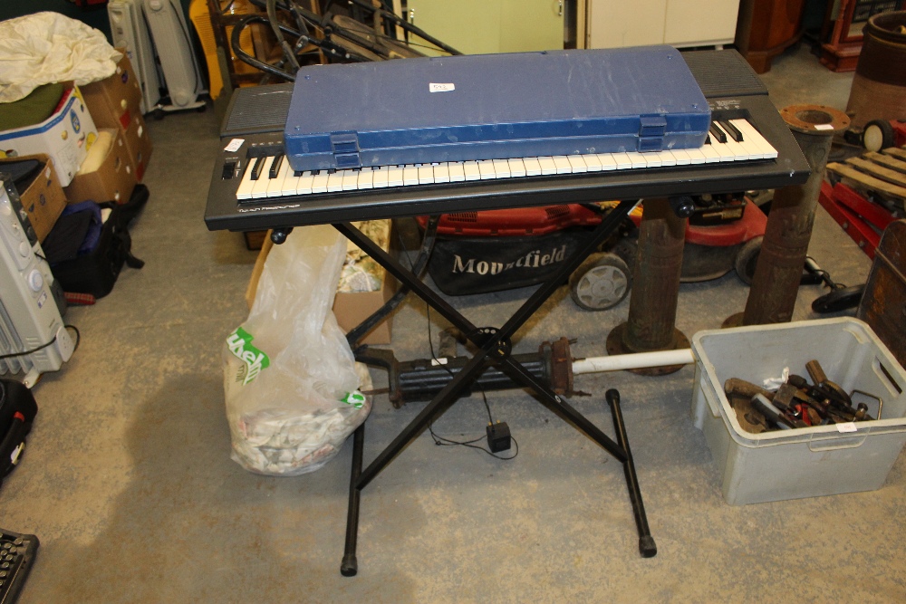 2 Yamaha keyboards