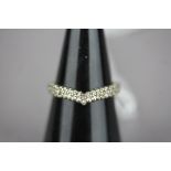 9ct and diamond chip ring 2g