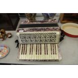 Milani (French) Accordian