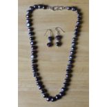 A dyed freshwater pearl necklace and earring suite, with 925 silver clasps, 44cm & 3cm. Good