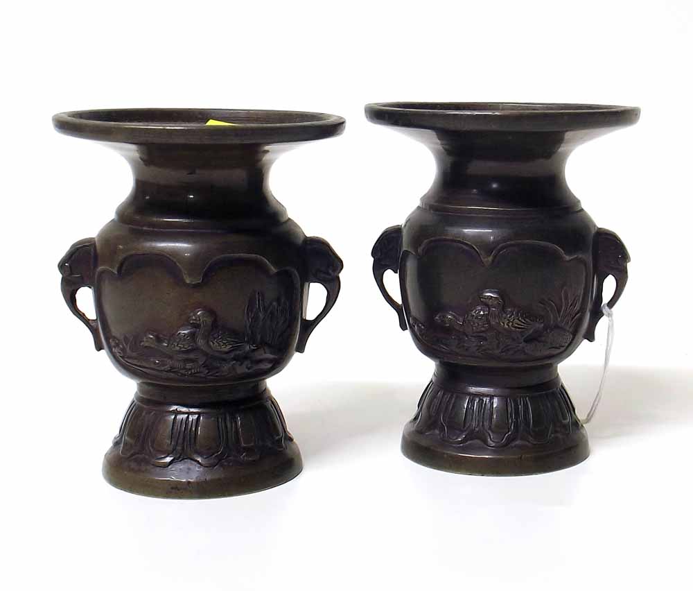 Pair of bronzes Taisho urns. Condition report: see terms and conditions