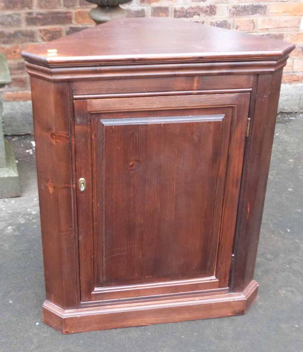 Pine corner cabinet. Condition report: see terms and conditions