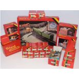 Hornby Railways operating turntable set (R.410), engine shed 9R.504), branch line station (R.591)