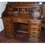 Reproduction early 20th century roll-top desk Condition report: see terms and conditions