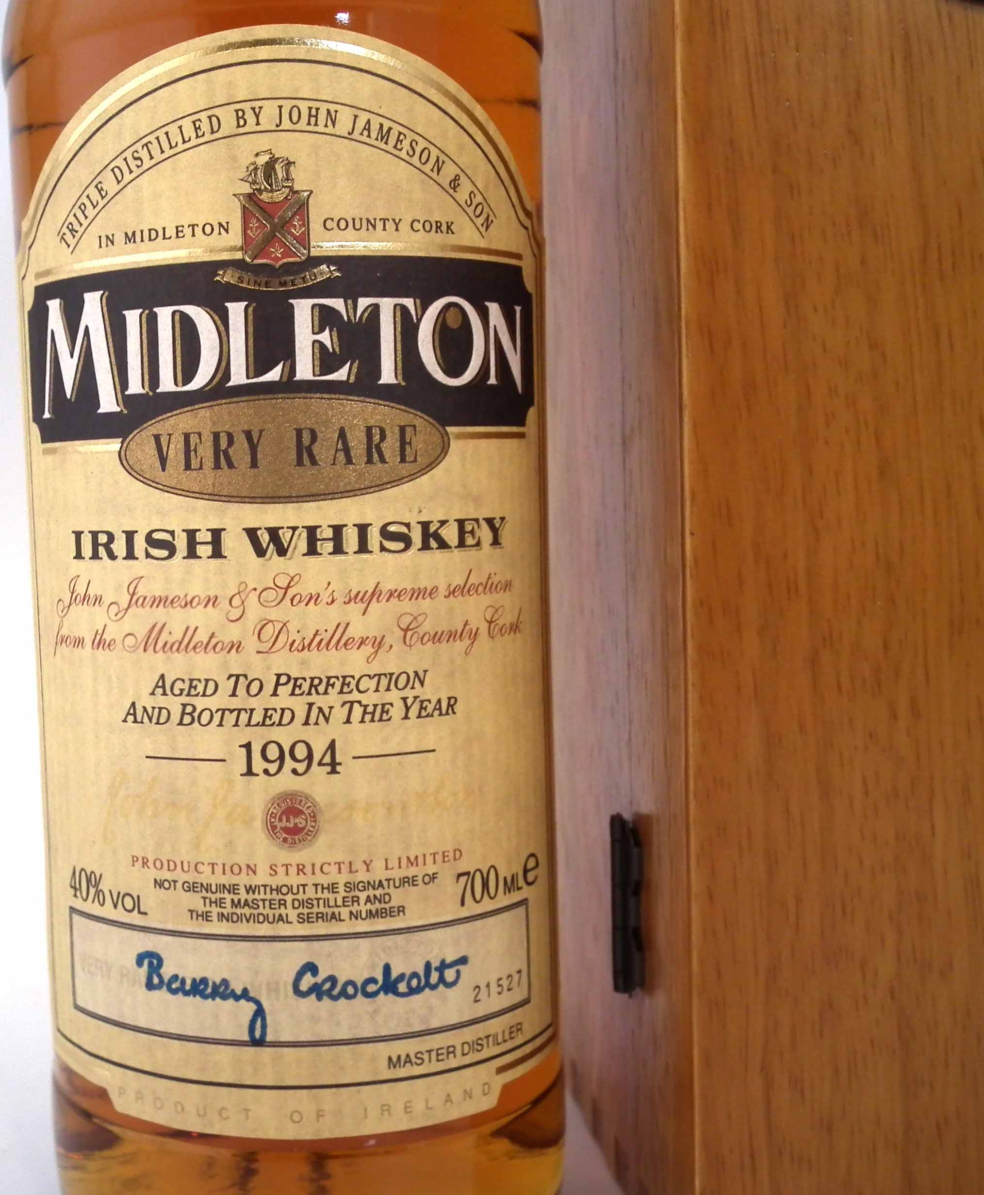 Midleton Very Rare Irish Whiskey - 1994 - 700ml number 21527 with wood box, certificate and - Image 2 of 7