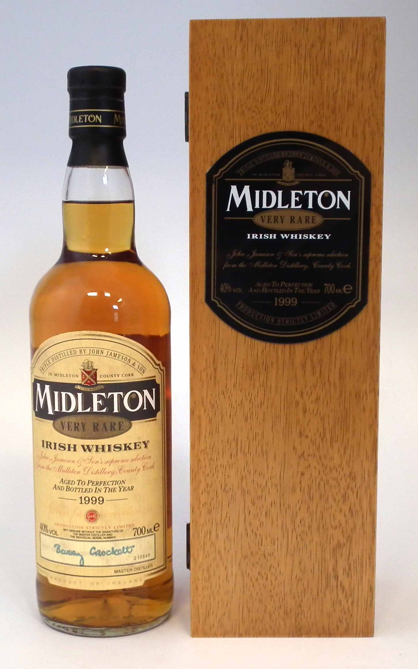 Midleton Very Rare Irish Whiskey - 1999 - 700ml number 10848 with wood box, certificate and