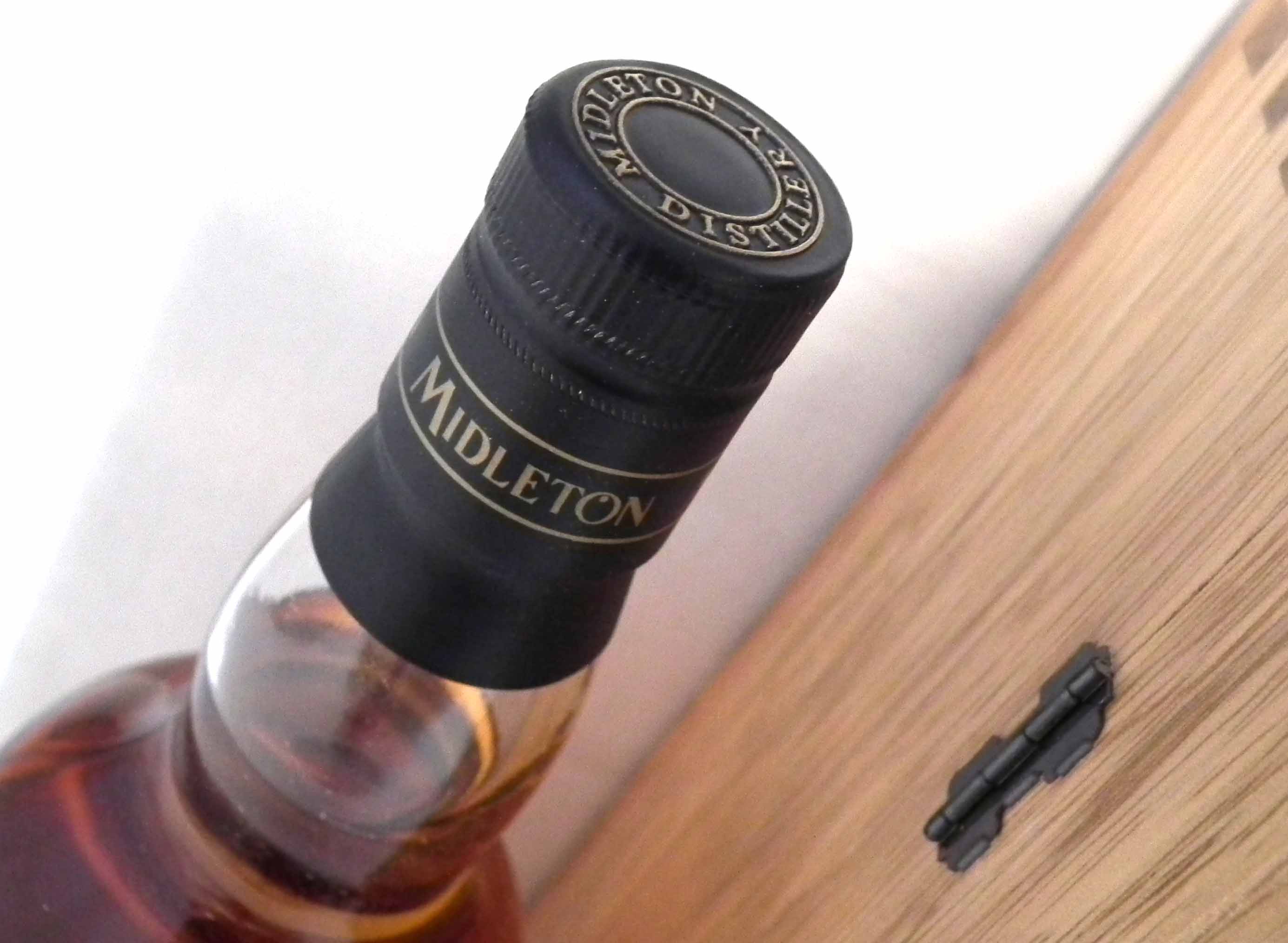 Midleton Very Rare Irish Whiskey - 2013 - 700ml number 5343 with wood box, card case, certificate - Image 3 of 4