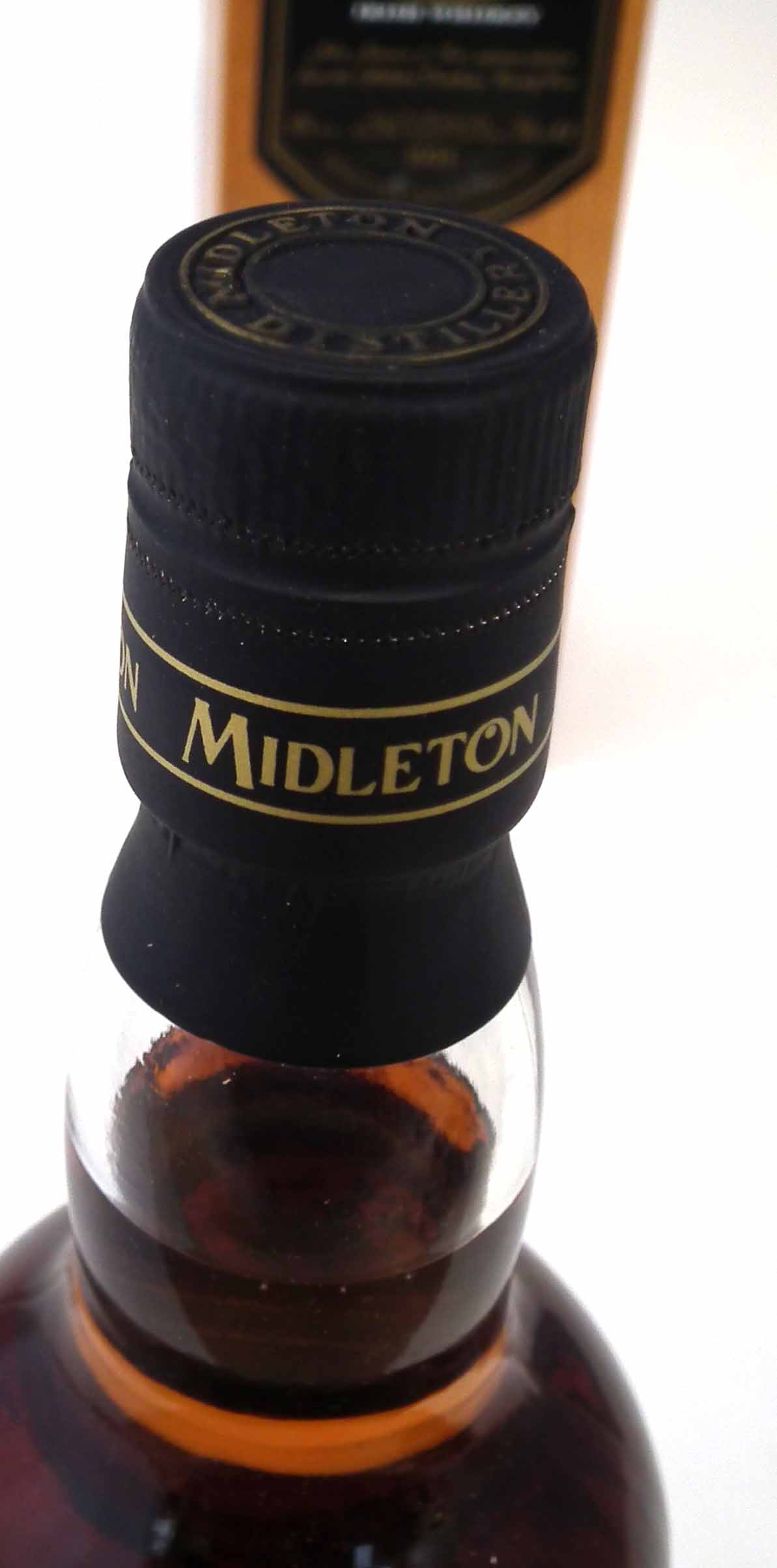 Midleton Very Rare Irish Whiskey - 1994 - 700ml number 21527 with wood box, certificate and - Image 4 of 7