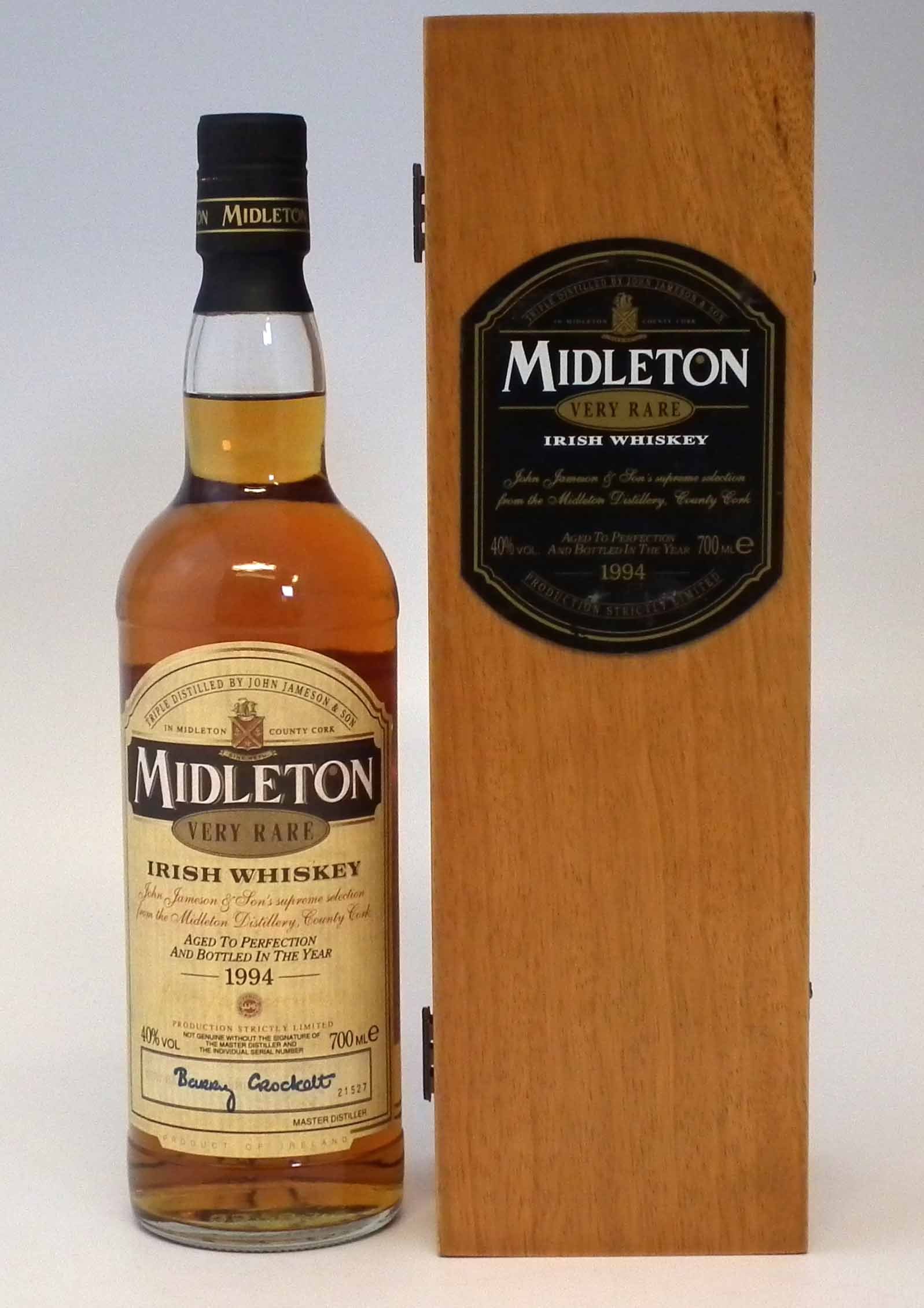 Midleton Very Rare Irish Whiskey - 1994 - 700ml number 21527 with wood box, certificate and