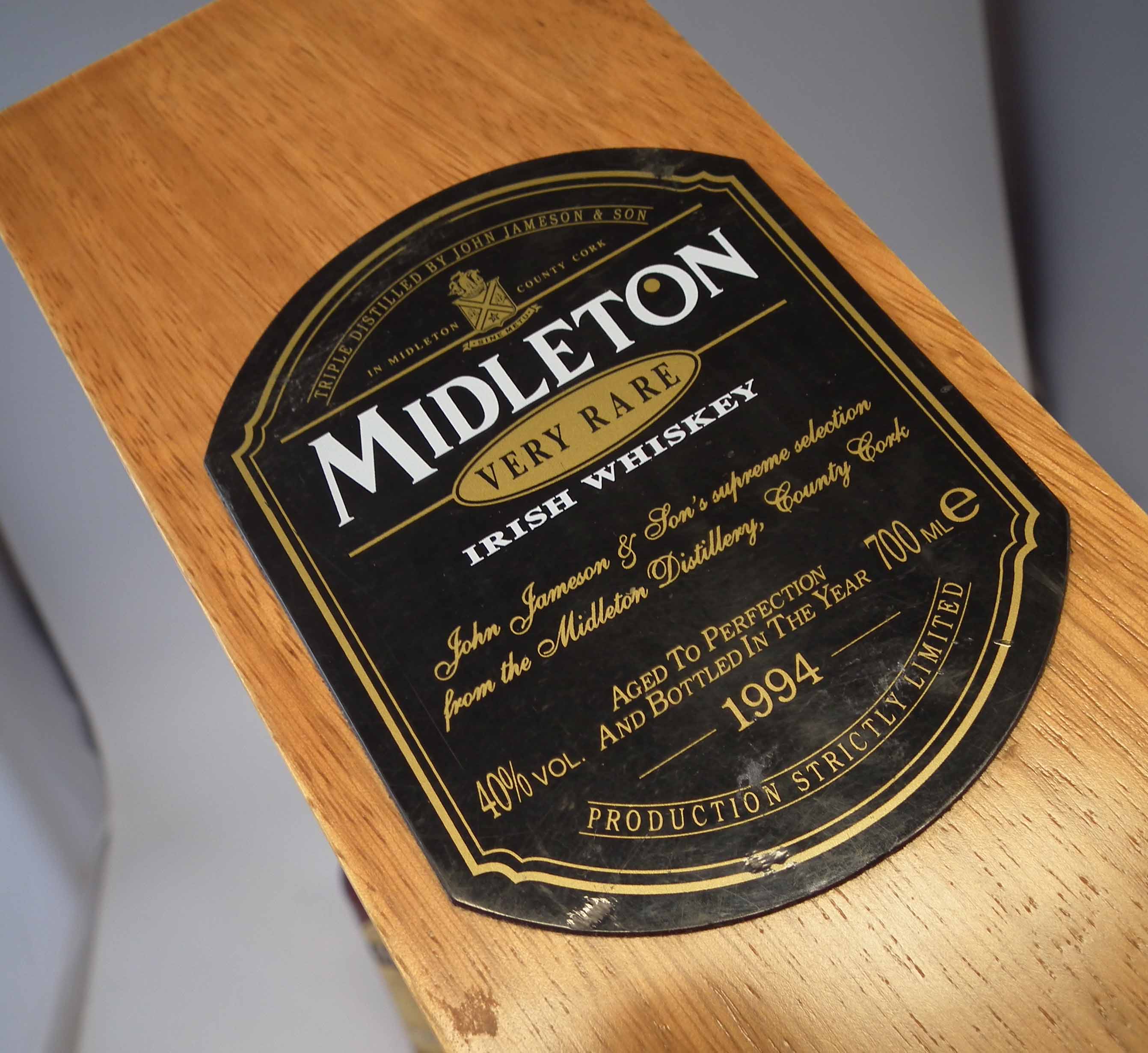 Midleton Very Rare Irish Whiskey - 1994 - 700ml number 21527 with wood box, certificate and - Image 5 of 7