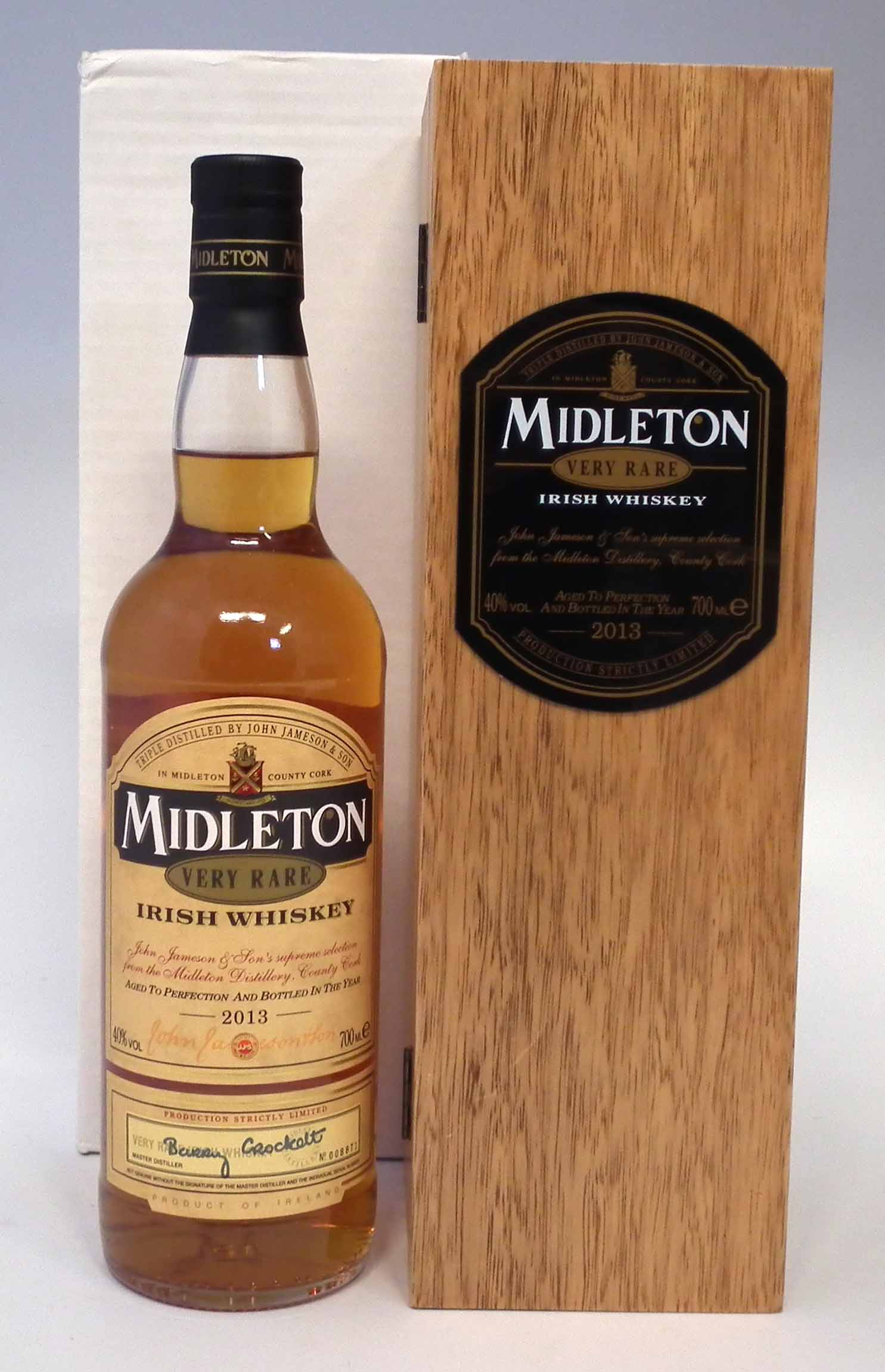Midleton Very Rare Irish Whiskey - 2013 - 700ml number 8871 with wood box, card case, certificate