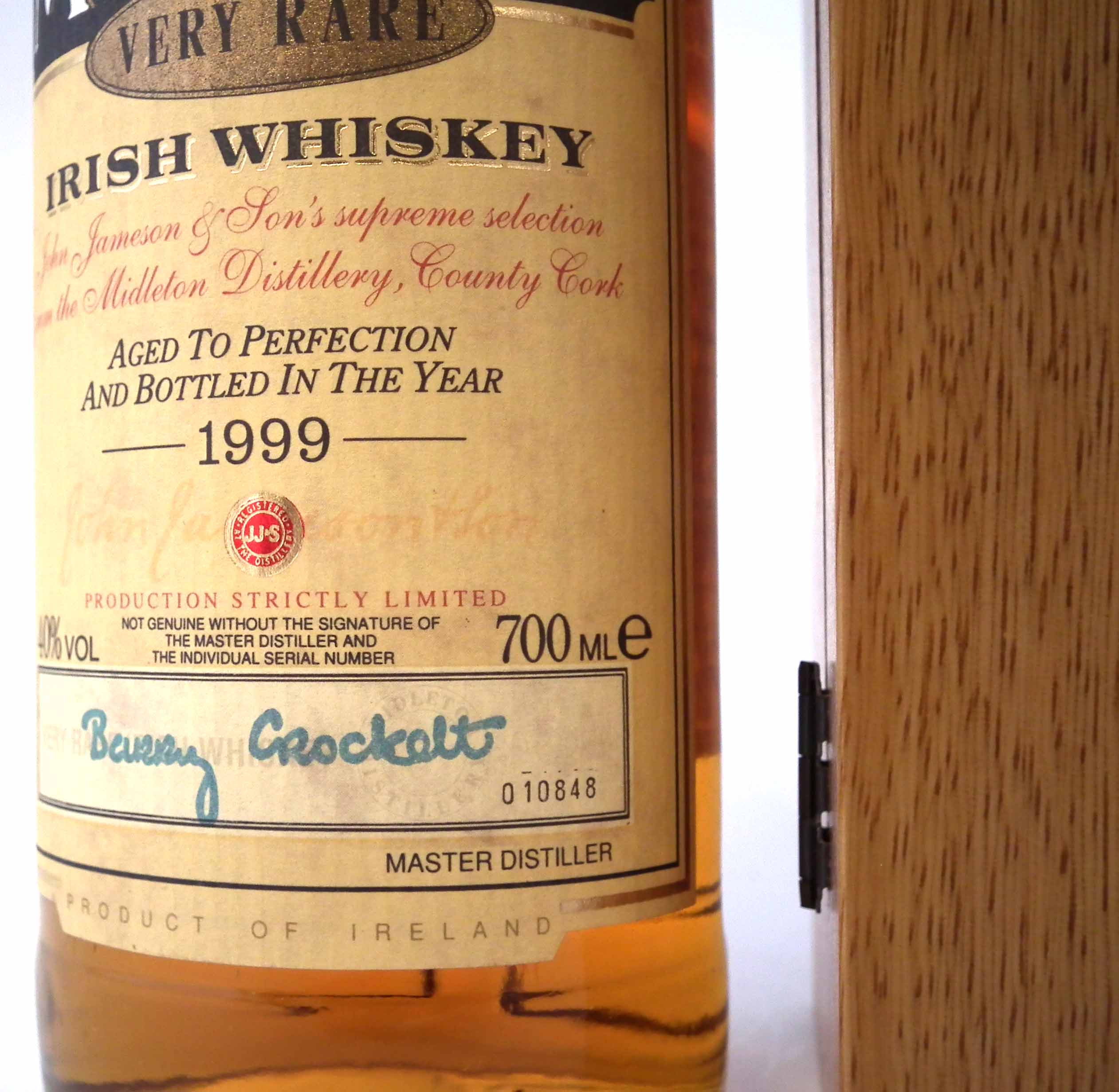 Midleton Very Rare Irish Whiskey - 1999 - 700ml number 10848 with wood box, certificate and - Image 2 of 6