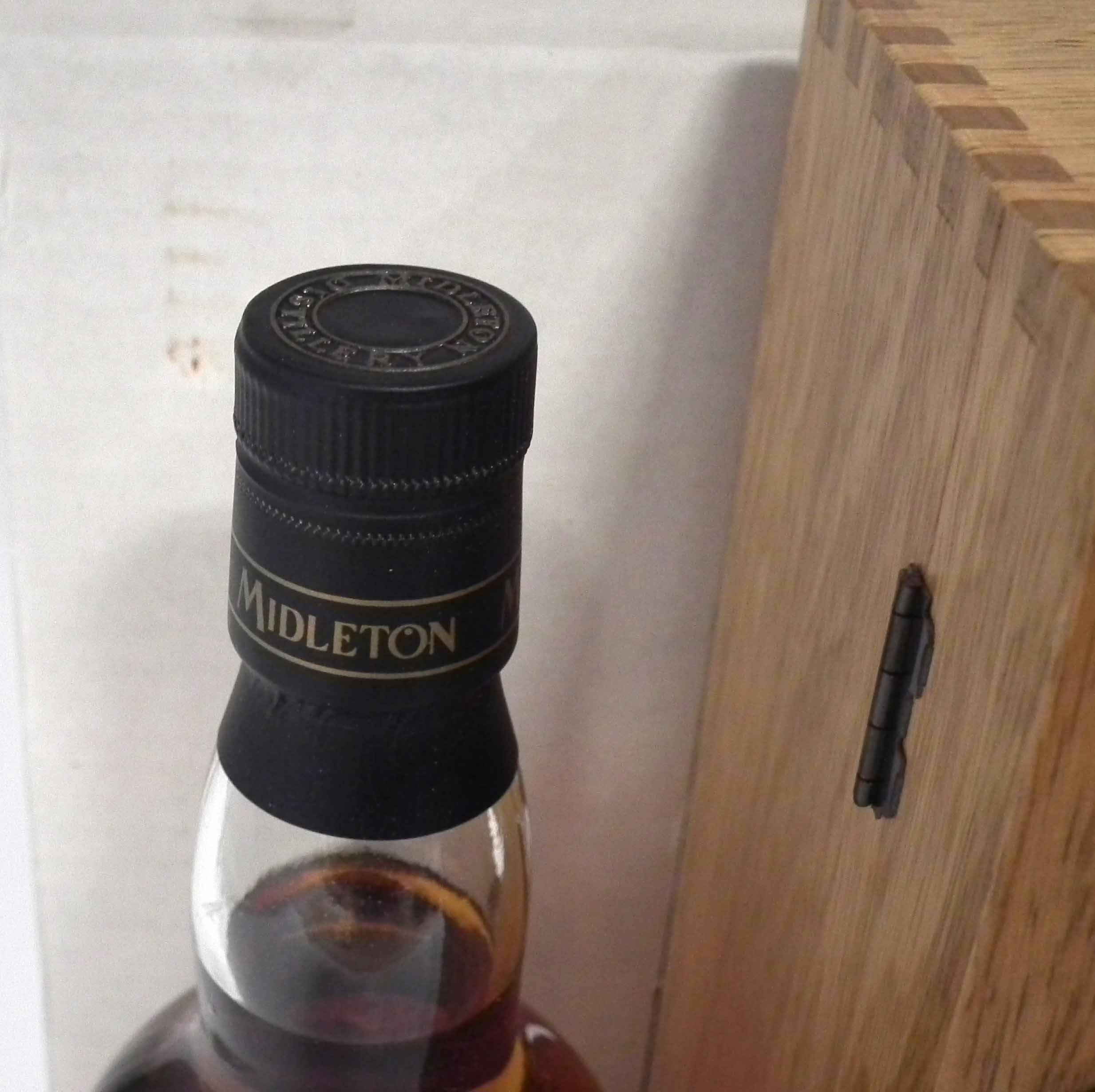 Midleton Very Rare Irish Whiskey - 2008 - 700ml number 557 with wood box, card case, certificate and - Image 3 of 4