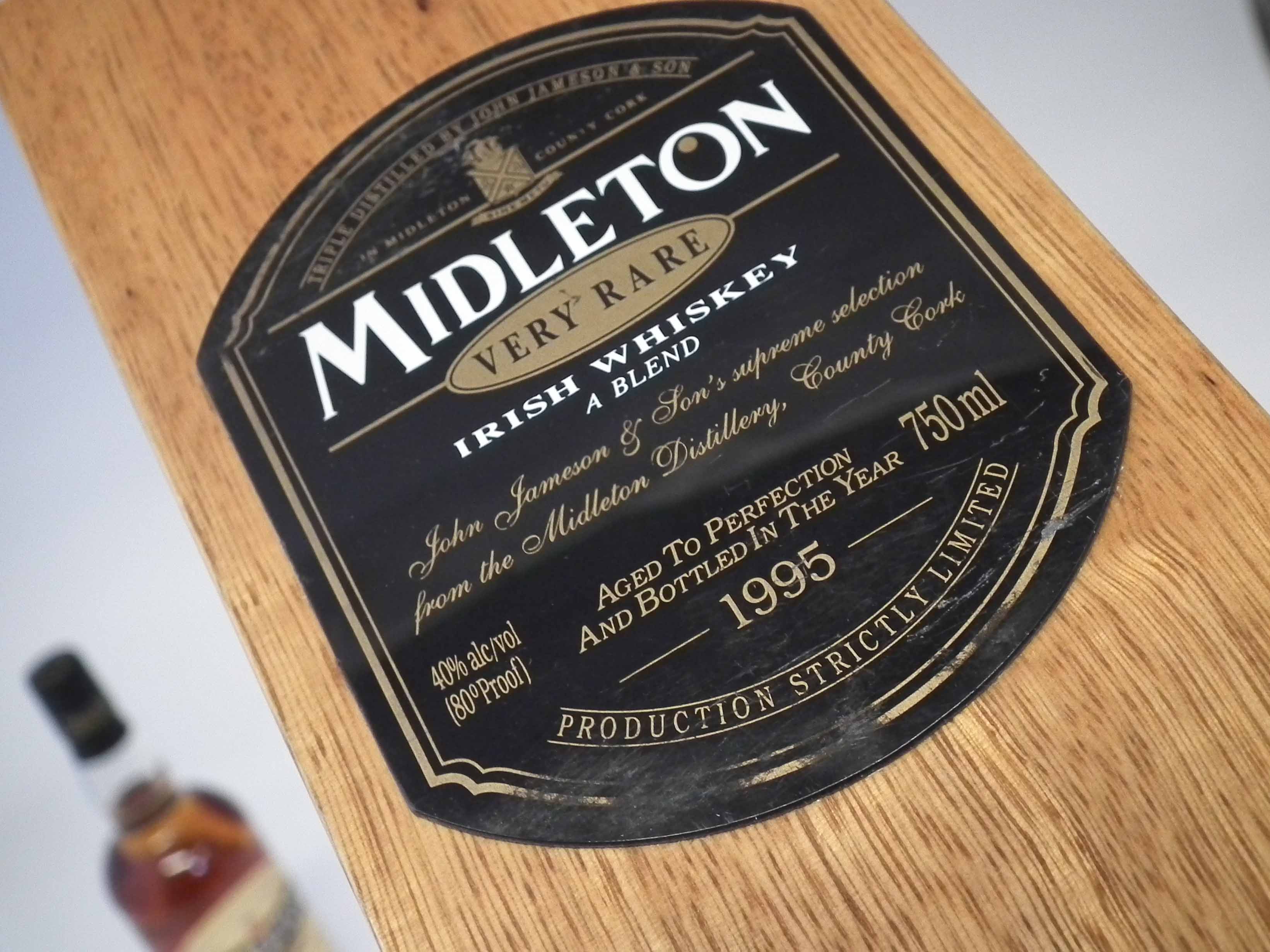 Midleton Very Rare Irish Whiskey - 1995 - 750ml number 12774 with wood box, certificate and - Image 5 of 6