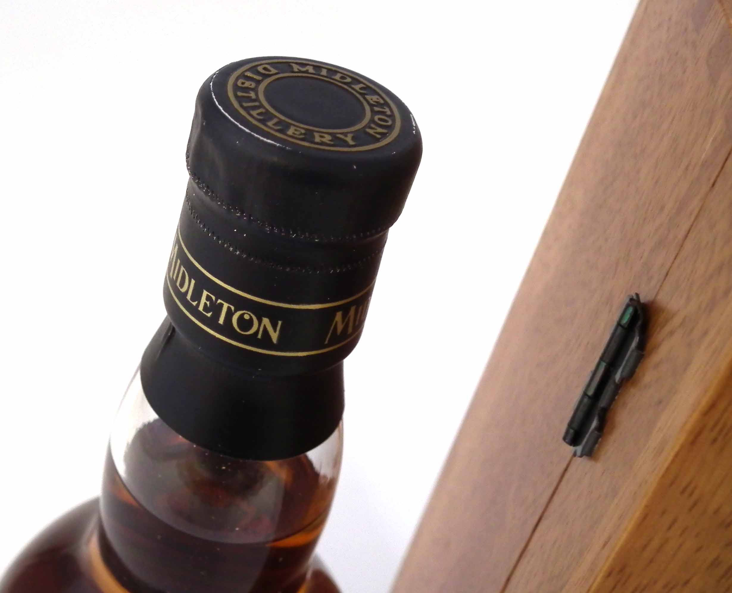 Midleton Very Rare Irish Whiskey - 1999 - 700ml number 10848 with wood box, certificate and - Image 3 of 6