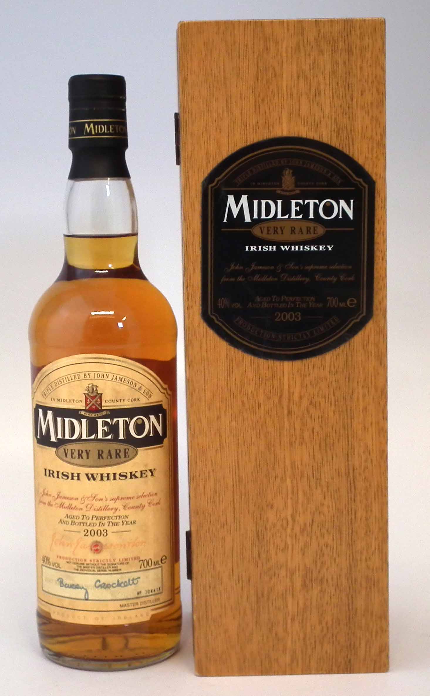 Midleton Very Rare Irish Whiskey - 2003 - 700ml number 4418 with wood box, certificate and