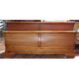 6'3" fruitwood sleigh bed. Condition report: see terms and conditions