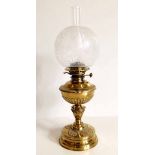 Victorian brass oil lamp with frosted glass shade. Condition report: see terms and conditions