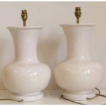 Pair of white ground ceramic table lamps Condition report: see terms and conditions