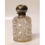 Cut glass scent bottle with silver top Condition report: see terms and conditions