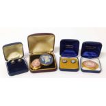 Various Wedgwood cameo brooches and earrings. Condition report: see terms and conditions