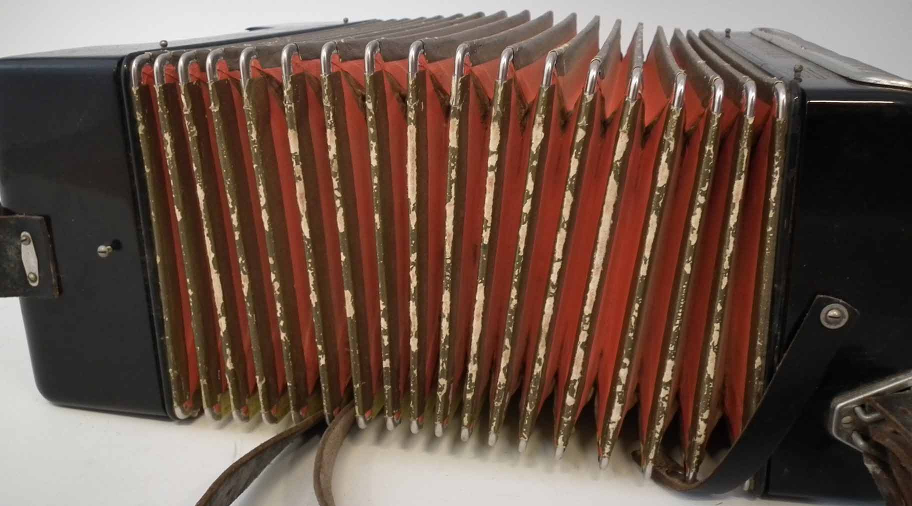 Hohner Erica accordion, with twenty-one button keys and eight chord notes, 28cm wide Condition - Image 11 of 12