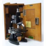 Olymus (Tokyo) cased microscope. Condition report: see terms and conditions.