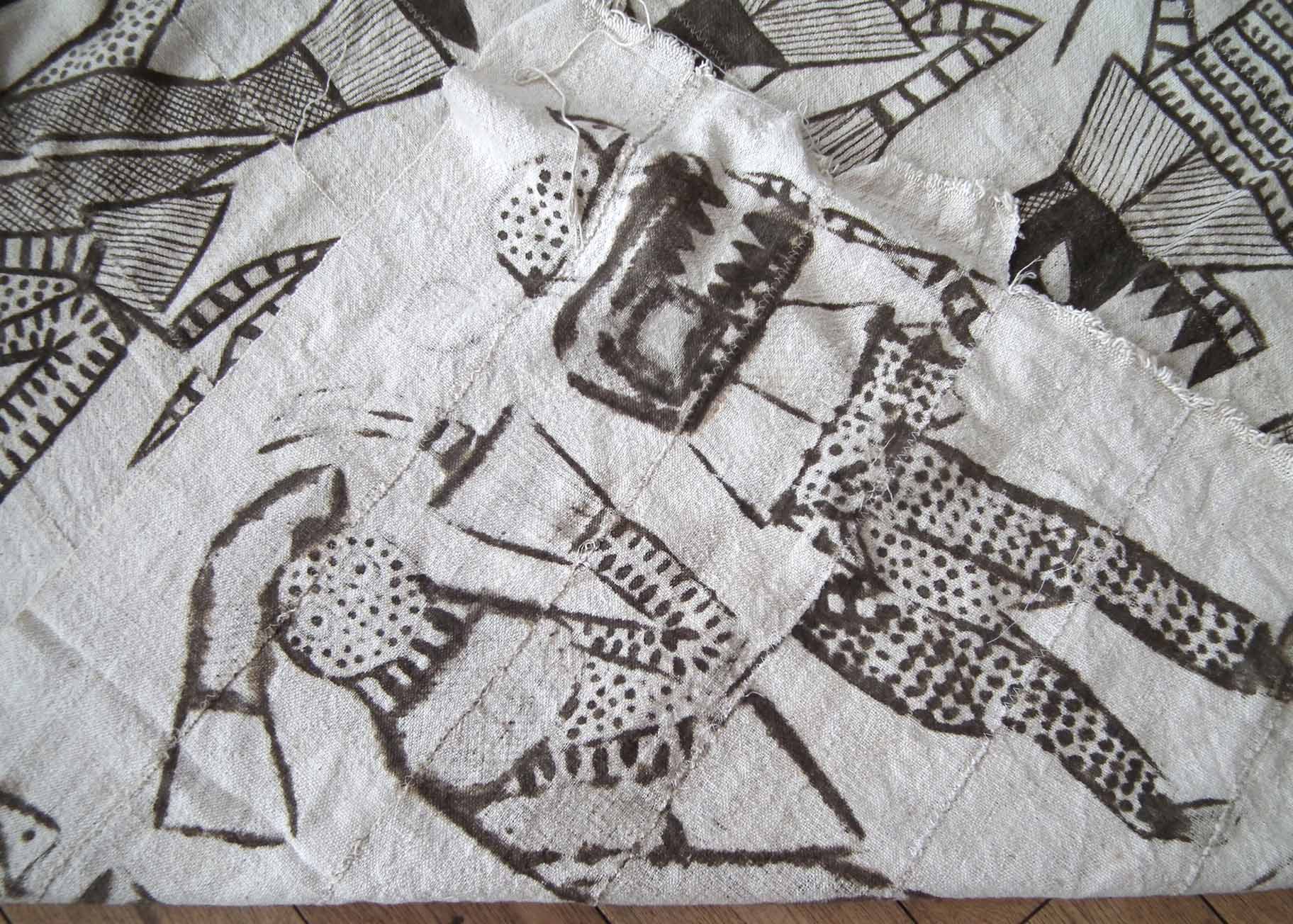 Collection of African fabrics, to include a Senufo Korhogo (Fila) fabric cloth painted with masked - Image 6 of 30