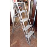 Wooden step ladders No conditions reports for this sale.