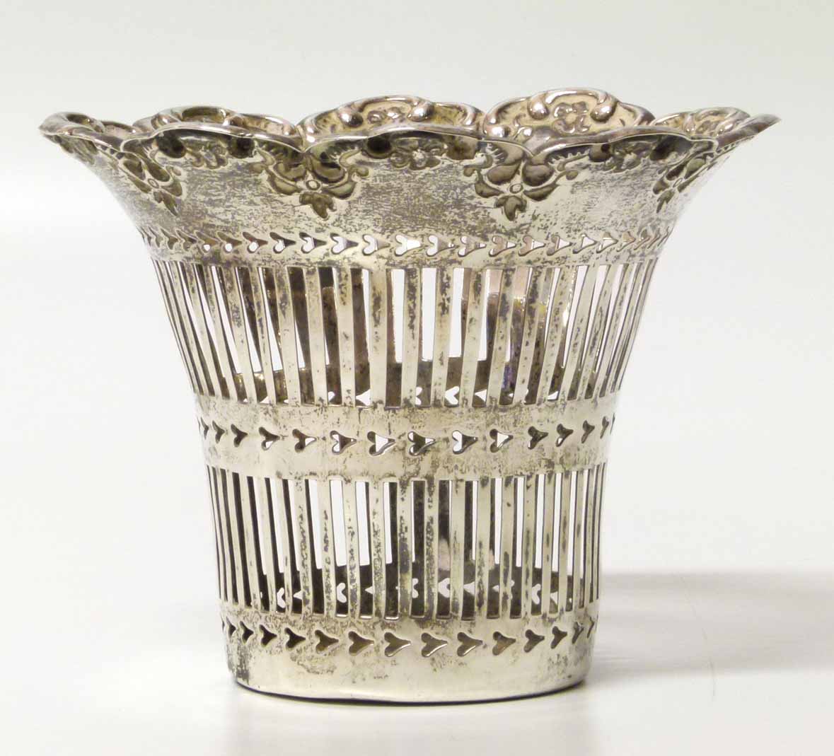 A Walker & Hall silver cylindrical holder of pierced design hallmarked Sheffield No condition