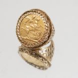 An Edward VII sovereign ring, 1902 Condition report: Weight 15.