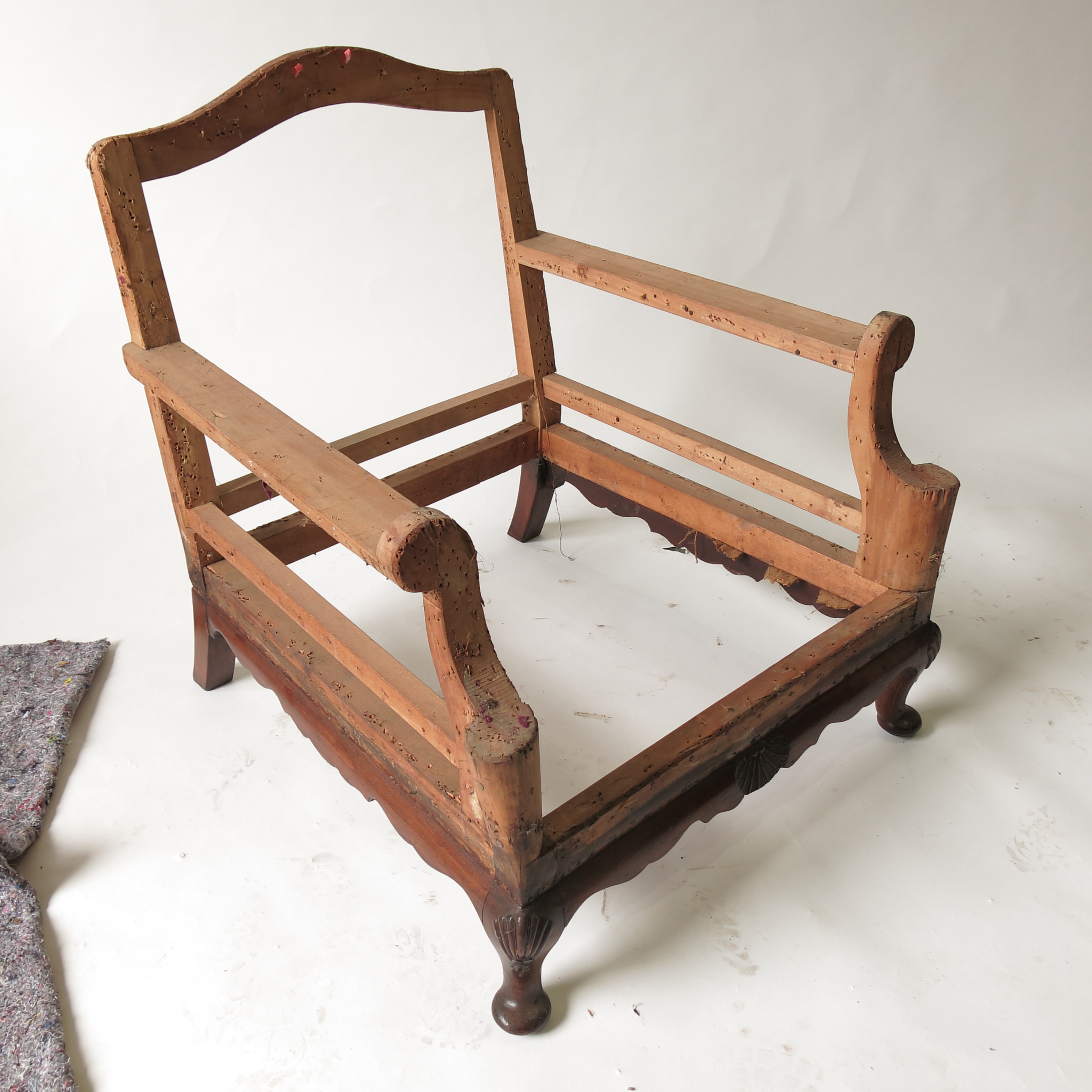 A pair of mahogany armchair frames, - Image 4 of 5