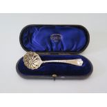 An Edward VII Silver Cased Sugar Sifting Spoon, London 1901, Josiah Williams & Co., 42 g